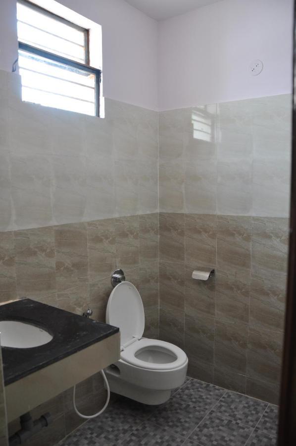 C M Hotel Dharmapuri Экстерьер фото
