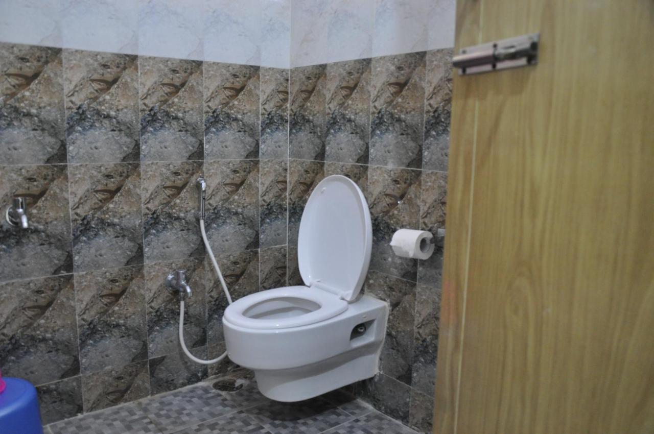 C M Hotel Dharmapuri Экстерьер фото